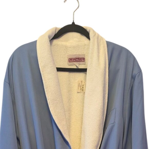 Canyon Ranch Spa Robe – Venetian Hotel Luxury Edition - Picture 3 of 3